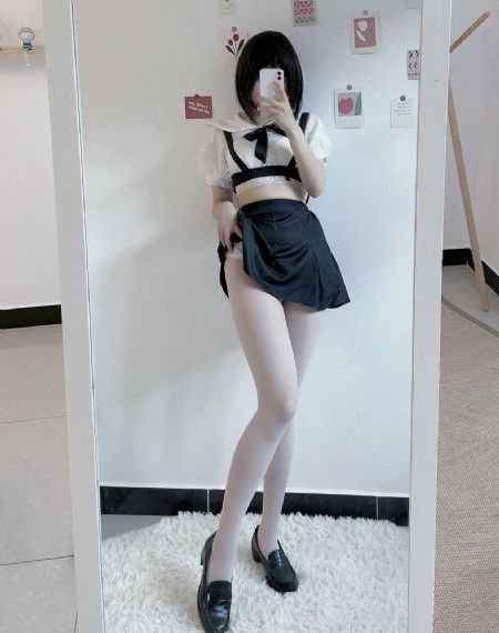 向日葵绽放的夜晚樱花